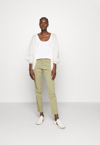 Selected Femme SLFMILEY - Chinos - aloe