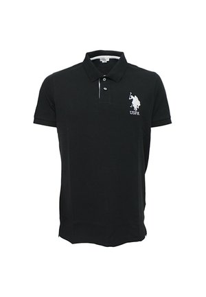Camisa polo negra de algodón, con una tapeta de tres botones, mangas cortas y un logo bordado blanco en el lado izquierdo del pecho.
