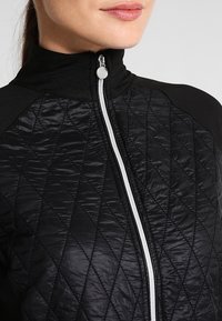 Dare 2B Chaqueta de entrenamiento - black
