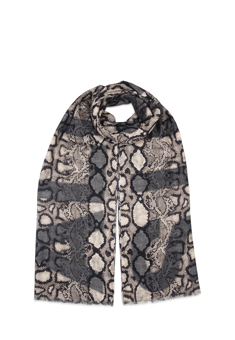 Écharpe légère avec un motif en peau de serpent beige, noir et gris, aux bords effilochés et à la texture douce, drapée élégamment.