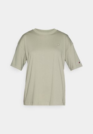 T-shirt a maniche corte in cotone verde oliva chiaro, con colletto rotondo e piccolo logo sul petto e sulla manica. Texture liscia.