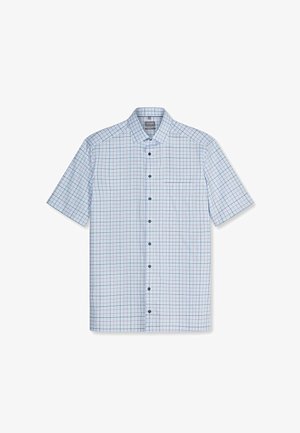 Camicia azzurra a maniche corte con bottoni, motivo a quadretti fini rossi e blu navy e taschino sul petto.