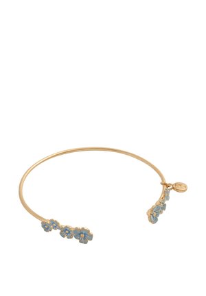 Bracelet en or avec trois accents de fleurs bleues, finition lisse et un petit charme attaché.