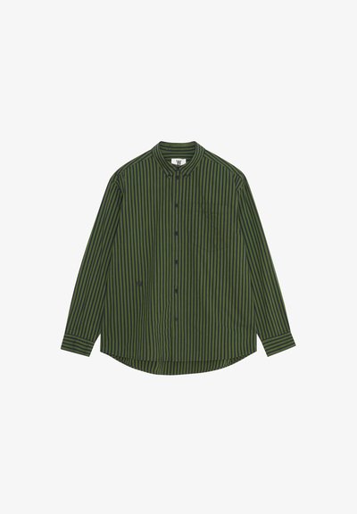 Long-sleeve shirt in dark green and navy vertical stripes, featuring a buttoned collar, pocket on the left chest, and a curved hemline.