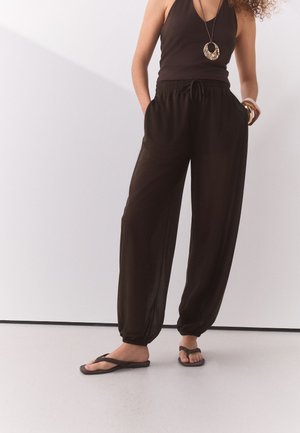 Next, REGULAR FIT - SHEER BALLOON LEG TIE WAIST TROUSERS . - Pantalon de survêtement - chocolate brown