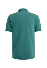 Zelené polo tričko z bavlny, s klasickým límcem, krátkými rukávy a náprsní kapsou na levém rukávu. Jednoduchý design bez vzorů.