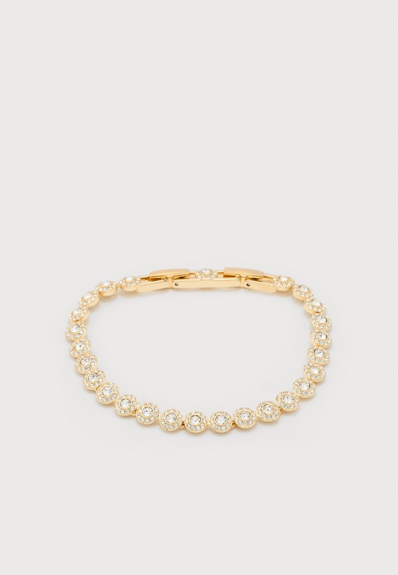 Bracelet chaîne en or avec maillons ronds ornés de cristaux disposés uniformément et une fermeture sur un fond clair uni.