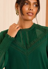 Love & Roses PETITE FIT  - Blūze - green