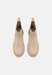 Calvin Klein Jeans EVA BOOT MID CHELSEA ICONIC - Korte laarzen - triple savannah tan