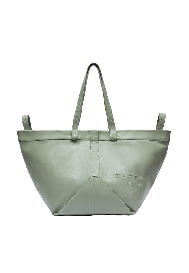 Grüne Leder-Tote-Bag mit strukturierter Form, geprägtem Markennamen und zwei stabilen Griffen. Glatte Textur mit kantigen Nahtdetails.