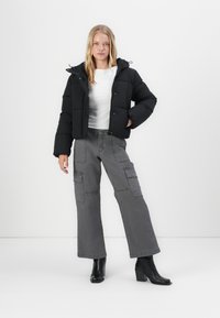 JDY JDYWONDER HOOD PUFFER - Žieminė striukė - black