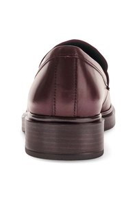 Donkerbruine leren formele schoen gezien vanaf de hiel, met gestikte details en een gestapelde houten zool.