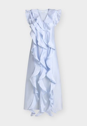 Hellblaues ärmelloses Kleid mit tiefem V-Ausschnitt und fallendem, gerafftem Besatz vorne und an den Schultern, Midilänge.