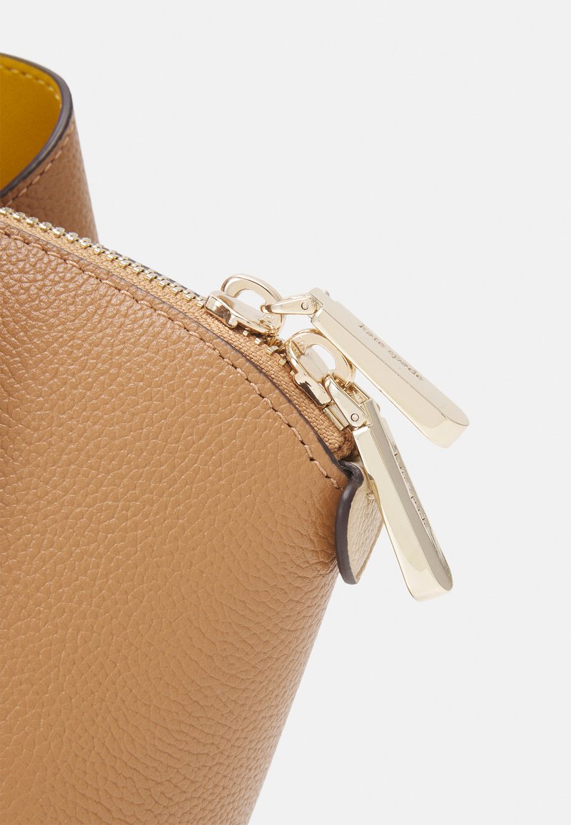 Damen Handtaschen | kate spade new york AVENUE MINI SATCHEL Handtasche bungalow/braun - MD56993 Damen Handtaschen | kate spade new york AVENUE MINI SATCHEL Handtasche bungalow/braun - MD56993