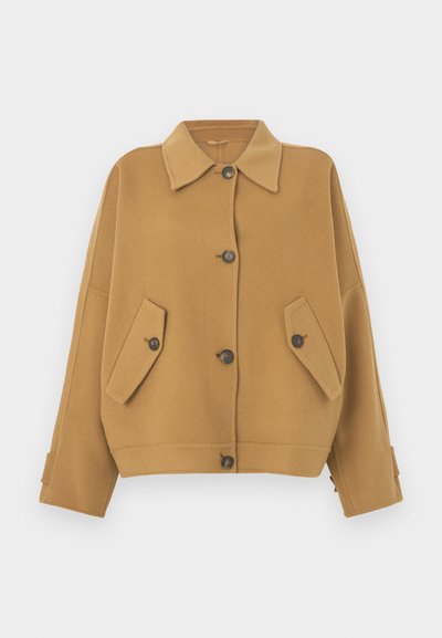 Veste en mélange de laine marron avec un col structuré, une fermeture à boutons, deux poches plaquées inclinées et des fentes latérales aux manches.