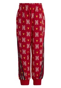 Pantalones de chándal rojos con un estampado de letras "M" blancas y cabezas de Mickey Mouse amarillas en toda la superficie, con franjas laterales negras y puños elásticos.