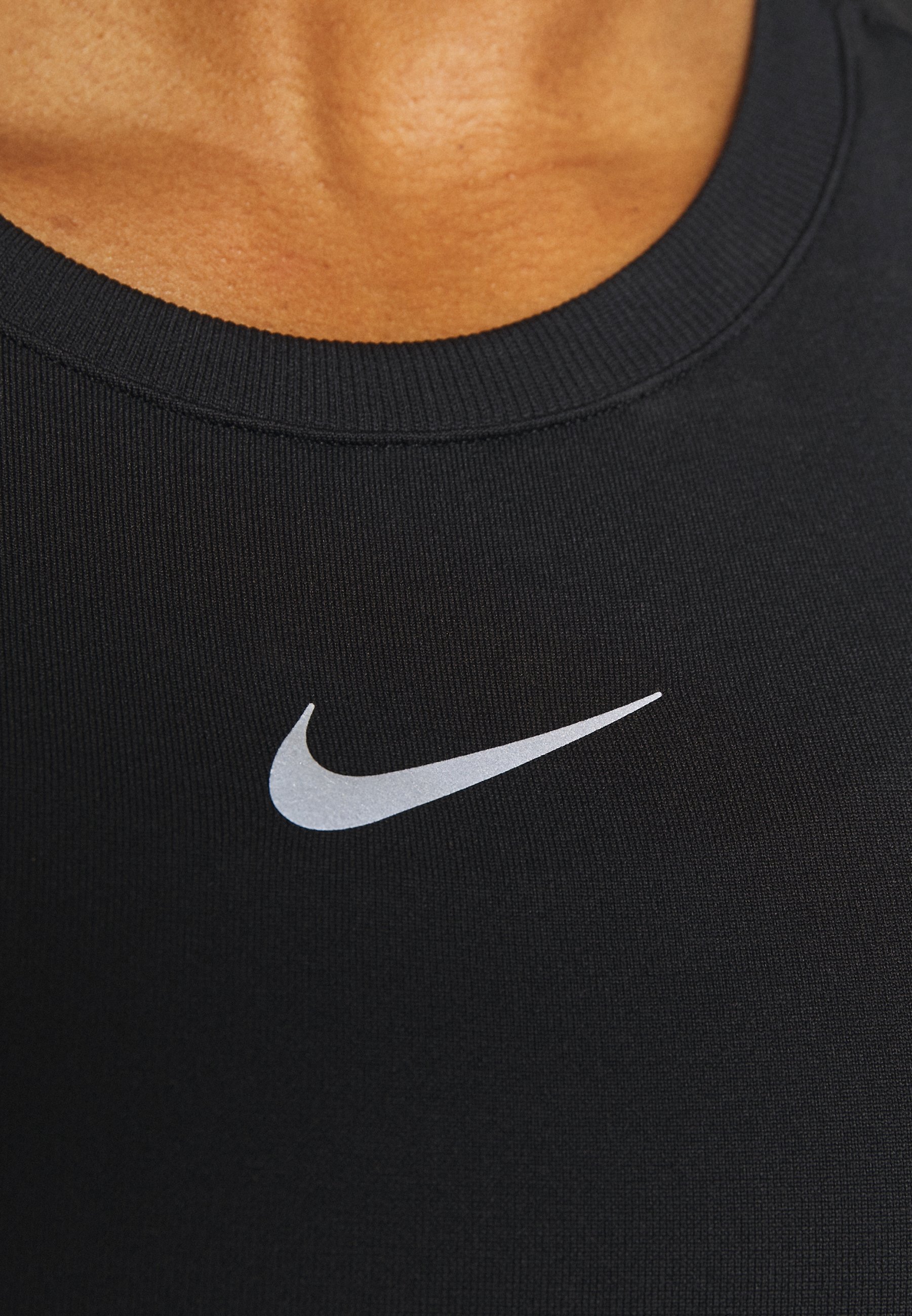 Nike - Infinite Running Shirt Women indigo force reflective silver at Sport  Bittl Shop