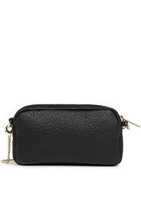 Clutch in pelle nera con finitura texture, forma rettangolare, accessori in oro e tracolla a catena per diverse opzioni di trasporto.