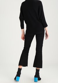 ONLY Stickad tröja - black