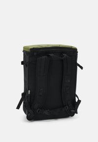The North Face BASE CAMP FUSE BOX - Ruksak - forest olive/black