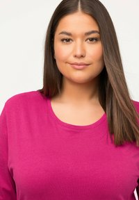 Ulla Popken PLUS SIZE BASIC SHORT SLEEVE TEE  - T-Shirt basic - fuchsia pink