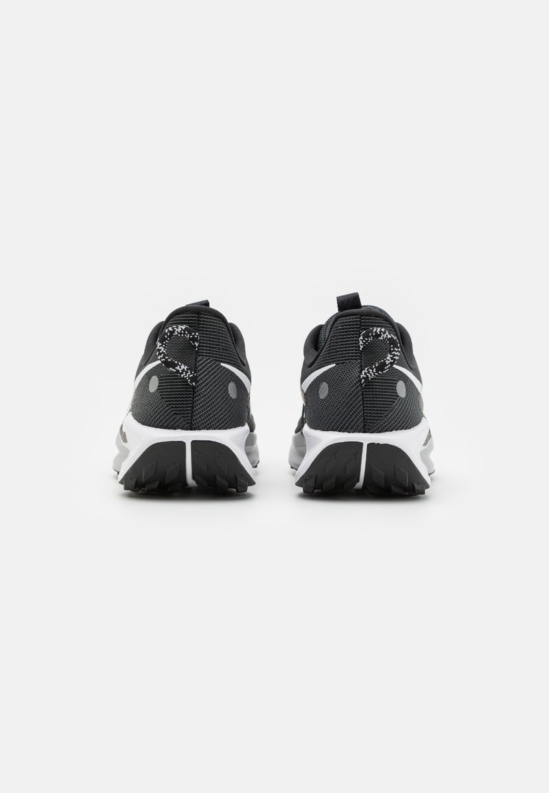 Nike Performance PEGASUS TRAIL 5 - Běžecké boty do terénu - black/white/anthracite/wolf grey