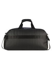 Bolsa de deporte negra hecha de nylon suave, con asas dobles resistentes, una correa para el hombro ajustable y una correa horizontal ancha en la parte frontal.