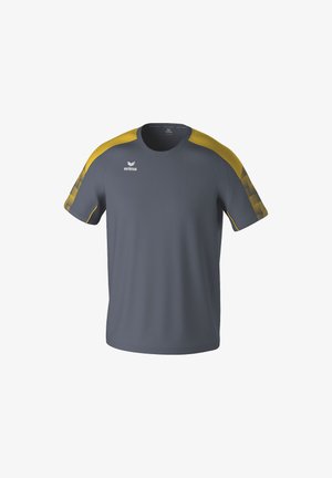 T-shirt sportivo grigio con accenti gialli sulle spalle, scollatura rotonda, maniche corte e una texture liscia, con dettagli del logo sul petto.