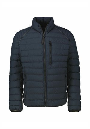 Gepolsterte marineblaue Jacke mit einem Reißverschluss vorne, hohem Kragen und gestepptem Design. Verfügt über zwei Reißverschluss-Brusttaschen und kontrastierende Besätze.