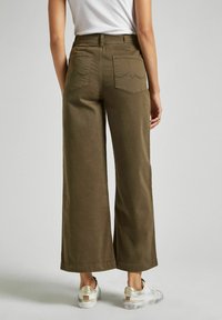 Pepe Jeans TANIA - Trapezaste traperice - olivine green