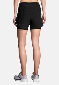 Brooks CHASER 5" 2-IN-1 SHORT - Sportiniai šortai - black