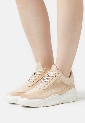 Filling Pieces, Baskets basses - sand