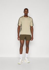 ASICS FUJITRAIL ELITE TOP - Sports T-shirt - mantle green/khaki