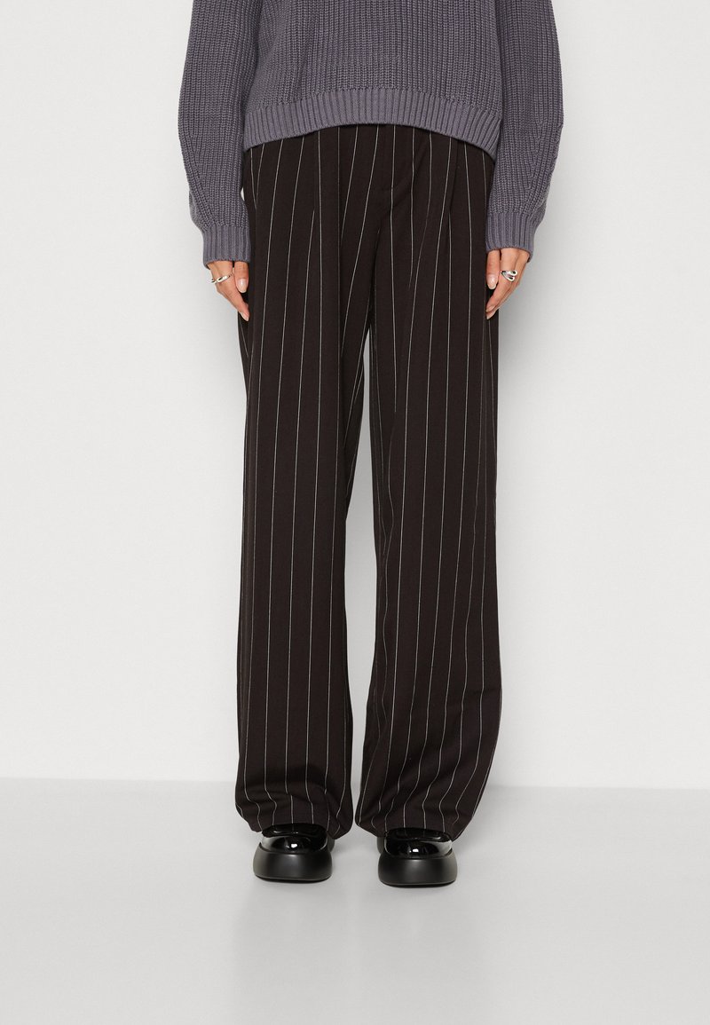 ONLY ONLKAIA PINSTRIPE WIDE PANT - Pantalon classique - black/white