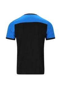 T-shirt med kort ärm som har en svart kropp med en blå övre del och svarta detaljer runt ärmarna och kragen, tillverkad av lättviktigt tyg.