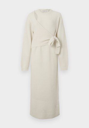 CARMEN TIE DRESS - Pletené šaty - off white