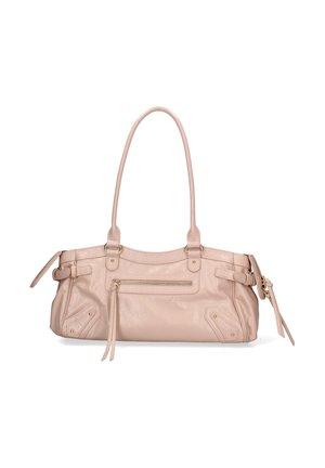 Beige leren handtas met dubbele schouderriemen, voorvak met rits, gespsdetails aan de zijkanten en decoratieve stiksels.