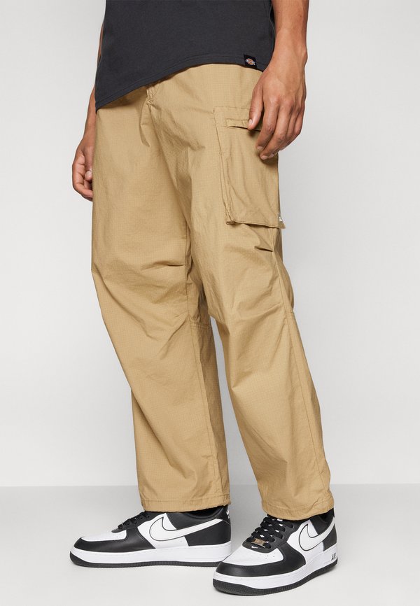 CHILLIN TRAVEL - Trousers - sand2