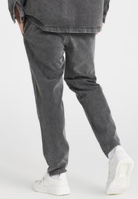 SIKSILK Vaqueros slim fit - black