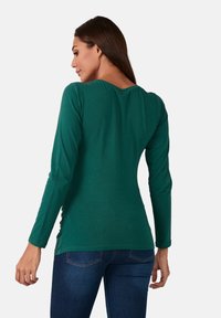 M.M.C. Langarmshirt - dunkelgrün