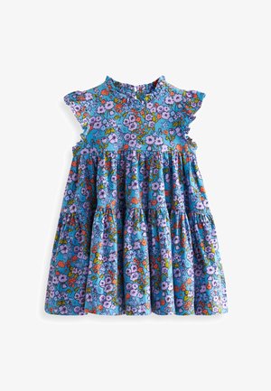Niebieska sukienka dla dziecka z krótkimi falbaniastymi rękawkami i kolorowym kwiatowym wzorem w odcieniach fioletu, pomarańczu i zieleni.