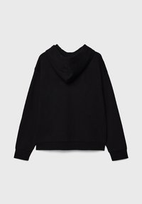 Sweat à capuche noir à coupe décontractée, fabriqué en tissu doux. Comprend une poche kangourou ainsi que des poignets et un ourlet côtelés.