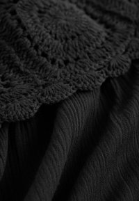 REGULAR FIT - ONE SHOULDER CROCHET MIX WIDE - Rochie tricotată - black