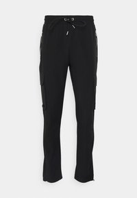 Svarta cargobyxor med dragsko i midjan, blixtlåsförsedda fickor och sidoficka med lock. Tillverkade av mjukt, lätt tyg med rak passform.