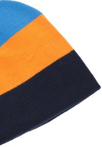 Neulepipo, jossa on vaakasuorat raidat sinisessä, oranssissa ja tummansinisessä, pehmeällä tunnulla ja pyöreällä yläreunalla.