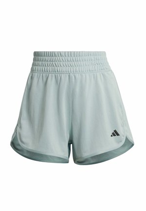 Světle modré sportovní šortky s elastickým pasem, které mají rozdělený design a malé černé logo na dolní levé straně.
