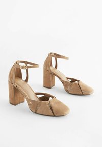 Next CUT-OUT BLOCK - Pumps - brown