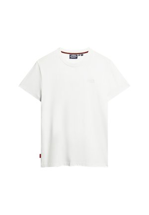 Hvid bomulds t-shirt med rund hals, korte ærmer og en diskret logo detalje foran. Inkluderer et lille rødt mærke på siden.