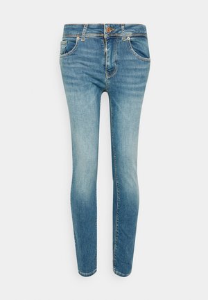 VMLUX JEANS - Aptempti džinsai - medium blue denim