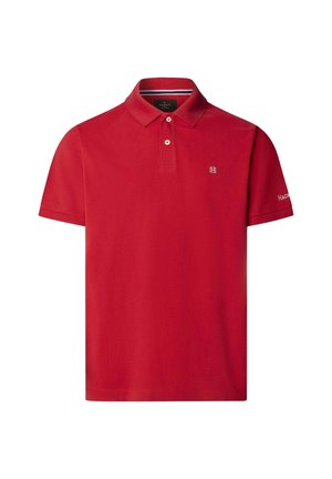 Rotes Poloshirt mit kurzen Ärmeln, zwei Knöpfen, kleinem gesticktem Logo auf der Brust und Markenname auf dem linken Ärmel.